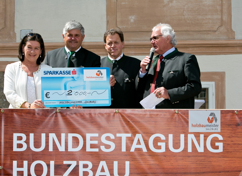 Bild1 Bundestagung Scheckübergabe